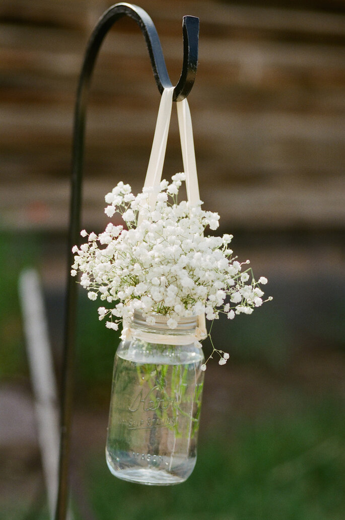 Las ideas más originales para usar los mason jars en tu boda - Cara Leonard Photography