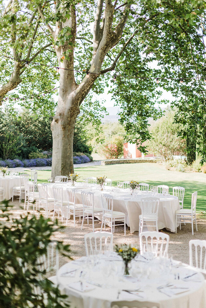 table de mariage dressées devant l'Orangerie 