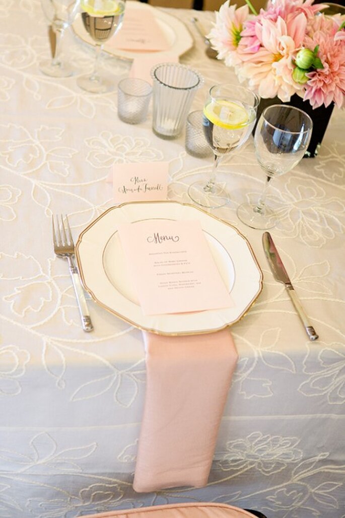 Elige las servilletas en color rosa pastel como decoración - Foto Steve Steinhardt