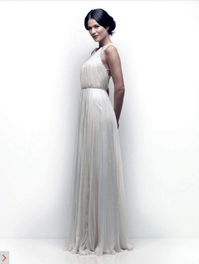 Vestido de novia simple y elegante con caída recta - Foto Catherine Deane