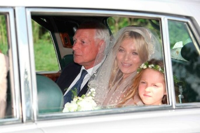 Kate Moss llegó en el coche con su padre y su hija