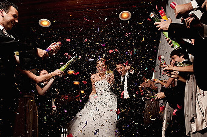 En El Marco Rojo combinan fotos espontáneas de bodas con fotoperiodismo