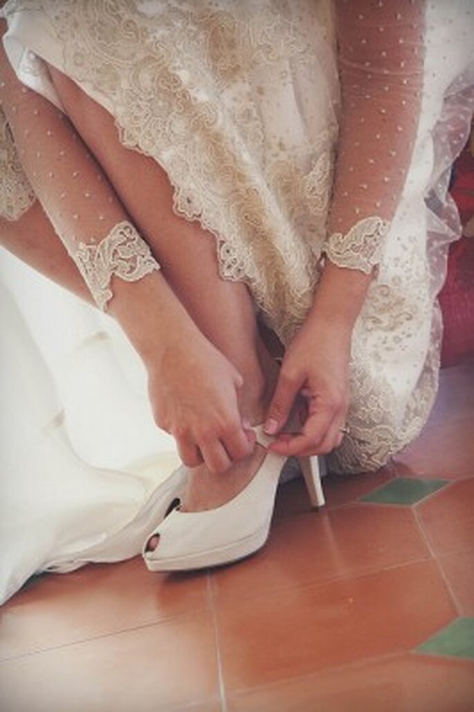 Chaussures de mariée à talons, plates, colorées ou brillantes : à vous de choisir ! - Photo : 35 mm fotografos