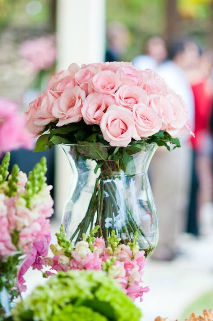 Cómo elegir las flores y arreglos de la decoración de tu boda de acuerdo a  tu bolsillo
