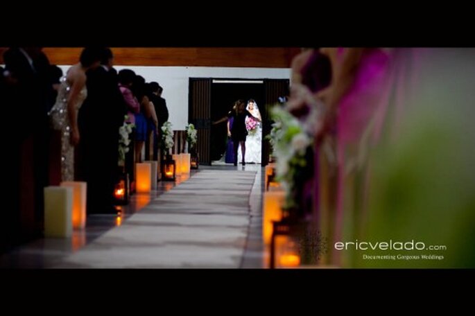 Decoración de boda para el camino al altar. Fotografía Eric Velado
