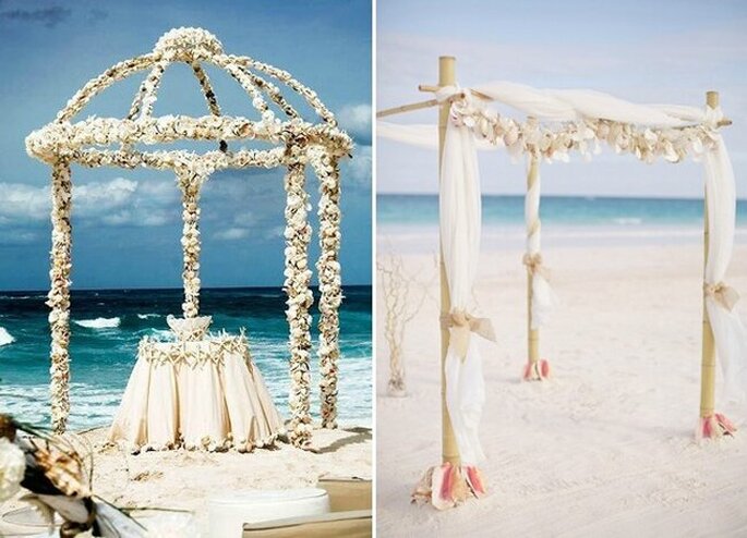 Altares para una boda en la playa de forma circular con cupula y otro cuadrada con decoración floral y con telas blancas