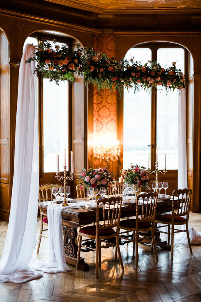 décoration de table de mariage avec suspensions florales