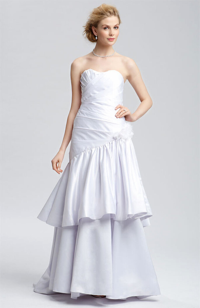 Vestido de novia sencillo y elegante de Christian Siriano - Foto: Nordstrom