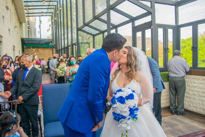 Shofare Photo & vídeo ceremonia de boda beso de novios