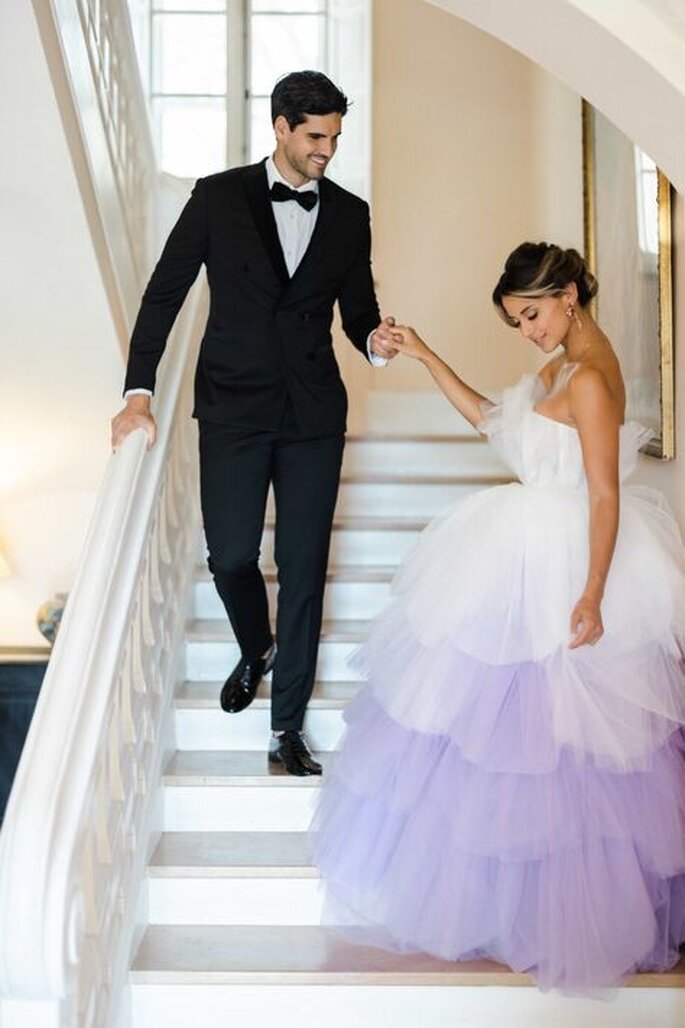 UN couple de mariés parfaitement assortis pose devant l'appareil de Frédéric Marrapodi