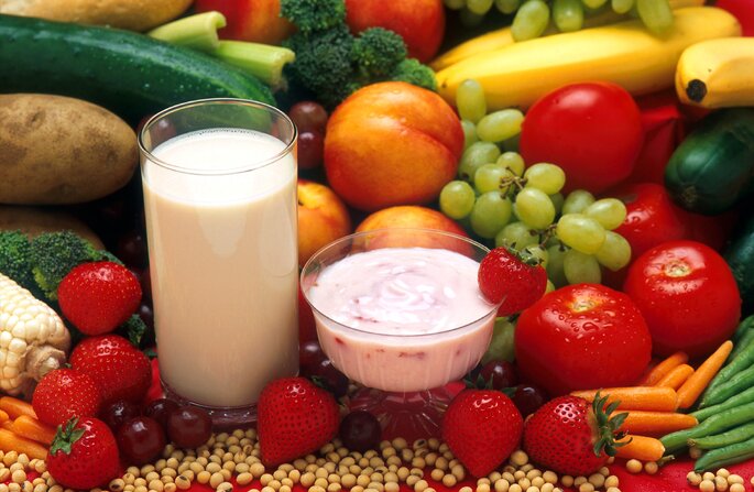 Iogurte, vitamina, legumes e verduras