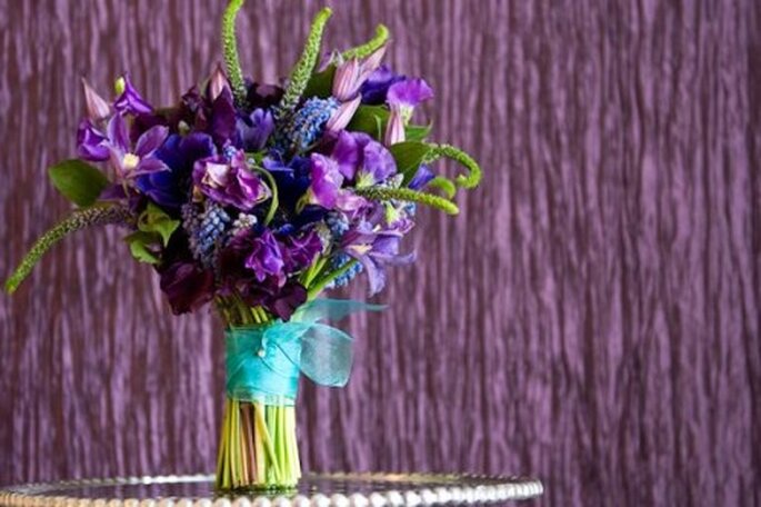 Dale un toque místico a tu boda con el color violeta - Foto Abby Jiu