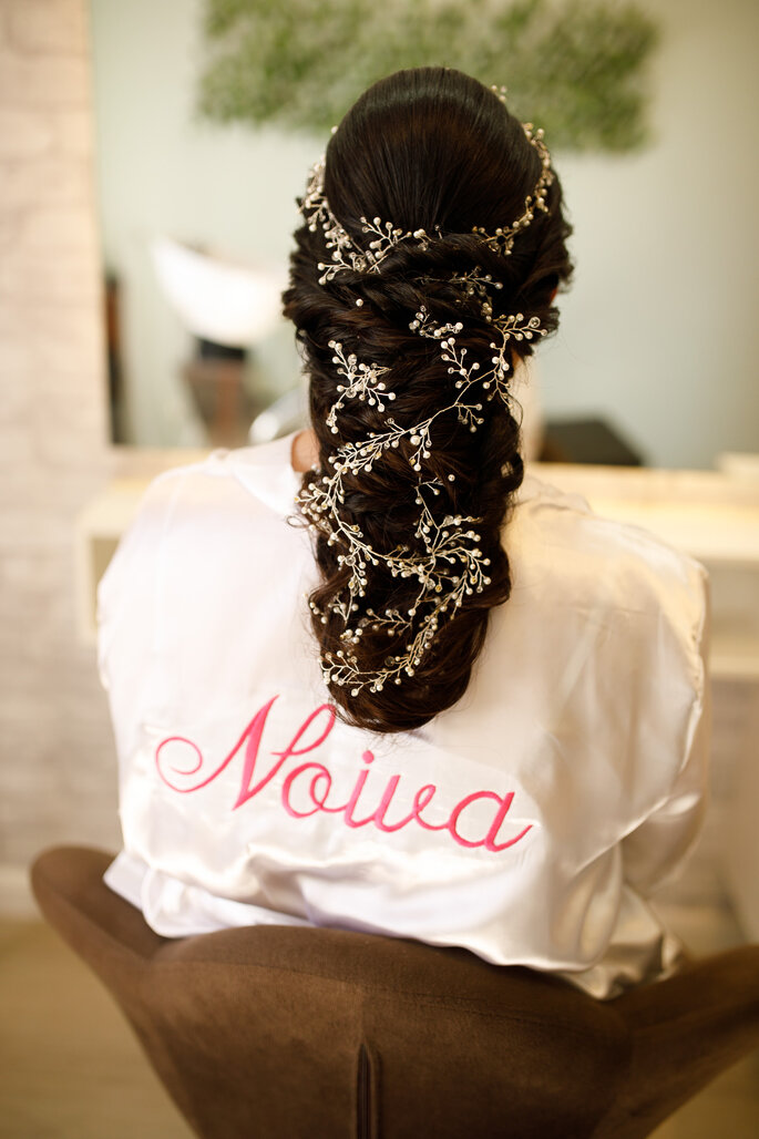 Acessório de cabelo da noiva: Atellier Alessandra Quinaglia - Foto: Marcelinos Fotografia