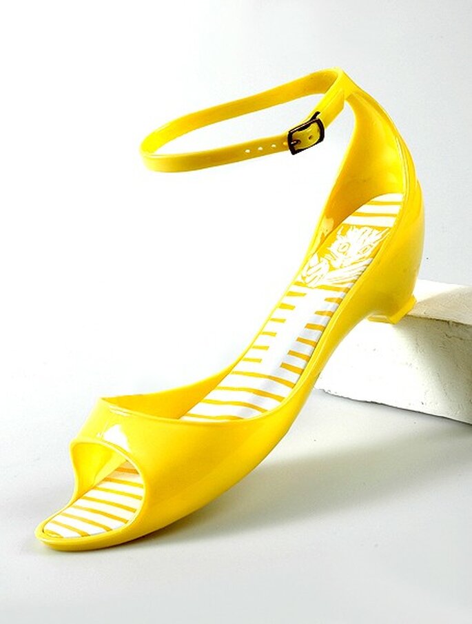 Modelo en color amarillo de Desmazieres. Ideales para la boda en la playa