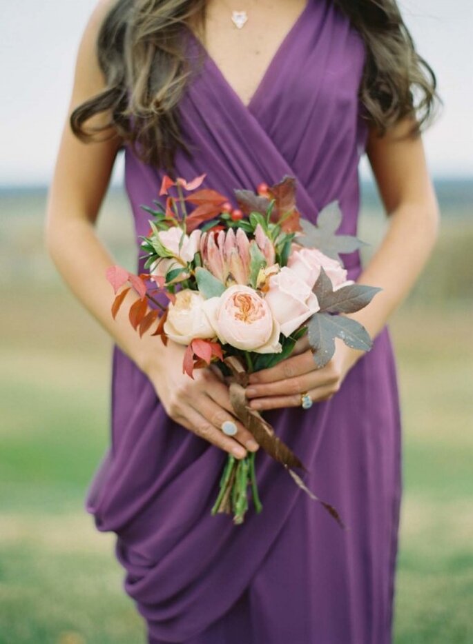 Detalles en color violeta para la decoración de tu boda - Foto Elisa Bricker