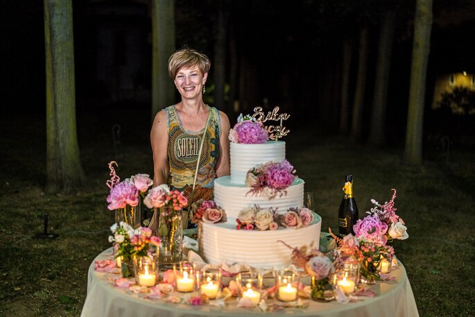 wedding cake very peri