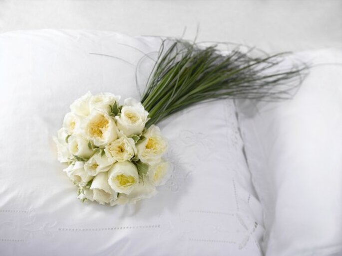 Un bouquet de mariée composé de roses, quoi de plus romantique ? - Photo : Au nom de la rose