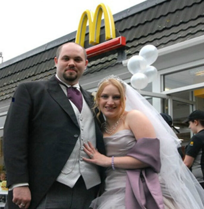 ¿Te atreverías a casarte en un restaurante de comida rápida?. Foto: www.topstoryweekly.com