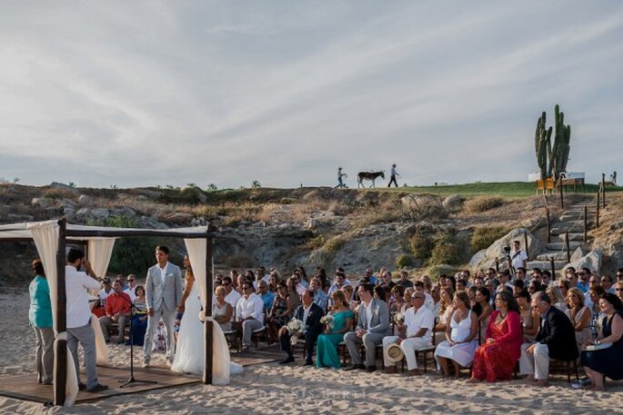 Real Wedding: La boda espectacular de Danielle y Kyle en Cabo del Sol con música de mariachi - Foto Dennis Berti