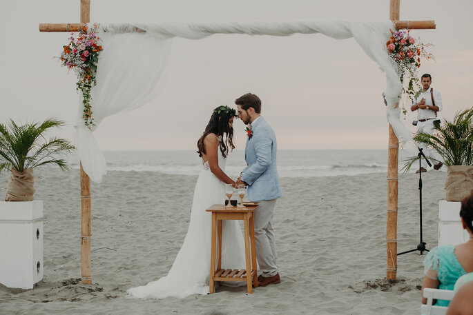 Cómo elegir vestido de novia para un matrimonio en la playa