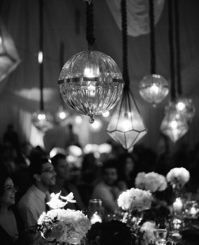 Iluminación con figuras geométricas en tu boda - Foto Elizabeth Messina