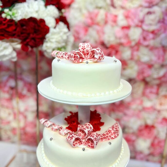 gâteau pour mariage pièce montée rouge et blanc
