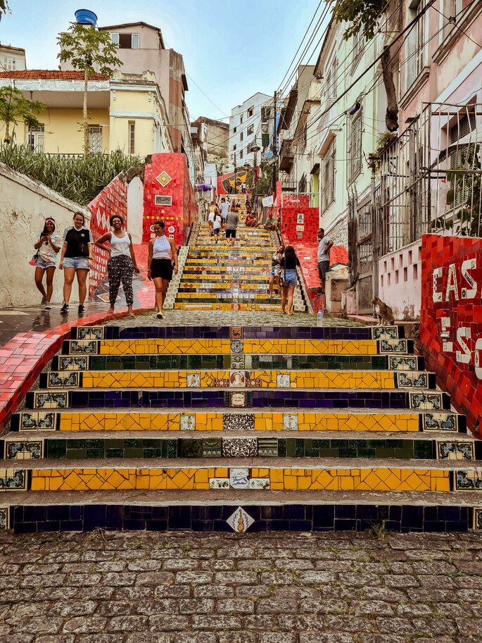 célèbres escaliers de Rio de Janeiro lors d'une visite pendant la lune de miel au Brésil