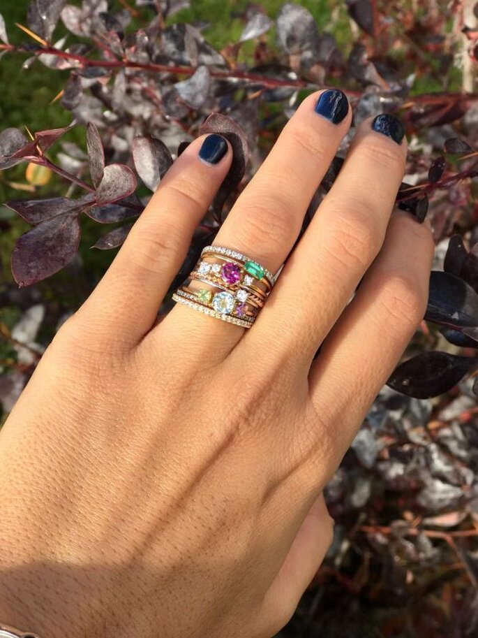 Anillos de compromiso de colores por qu triunfan entre las novias