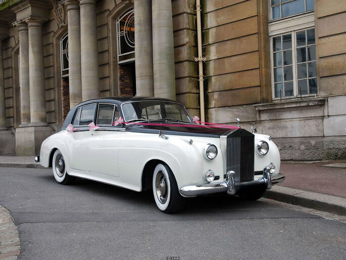 Rolls Royce de collection pour l'arrivée des mariés - Location Rétro Mariage