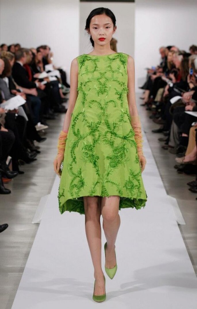 Robe de soirée de couleur vert anis avec des broderies en relief - Photo: Oscar de la Renta