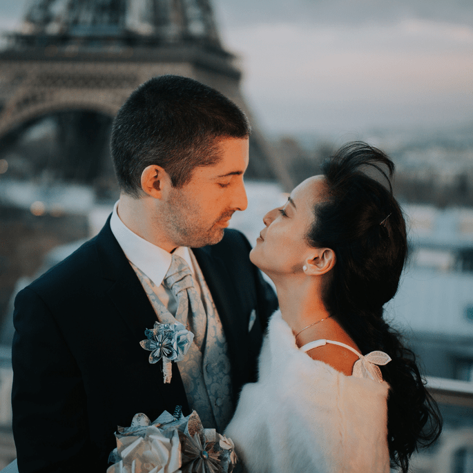 photo de couple mariage vue sur la Tour Eiffel