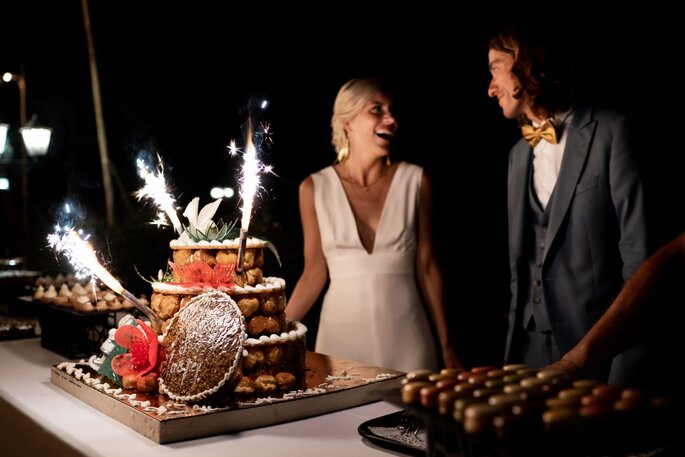 Pièce montée de mariage et sa table des desserts