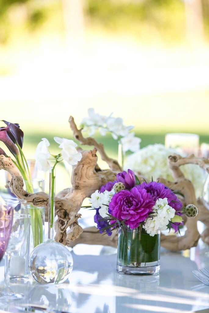 Detalles en color violeta para la decoración de tu boda - Foto Allyson Wiley