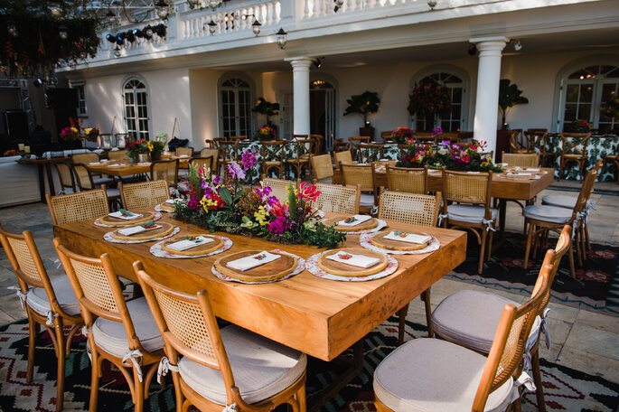 Decoração rústica e colorida para casamento