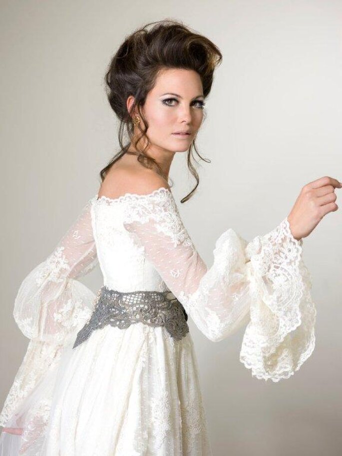 Vestido de novia con mangas de encaje de la colección Imperio. FOTO: Inmaculada Puchal