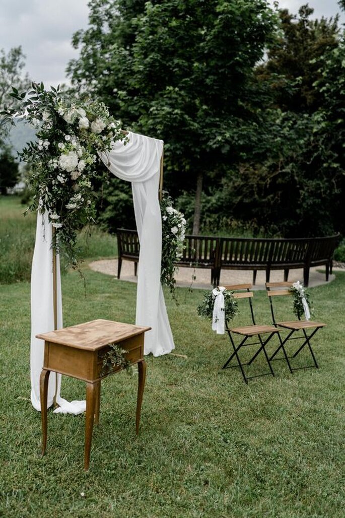 Raumundkleid Wedding Arch für die Trauung im Freien