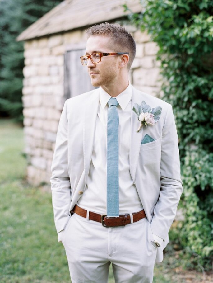 Lentes y corbata de corte slim para tu chico - Foto Whitney Neal Photography