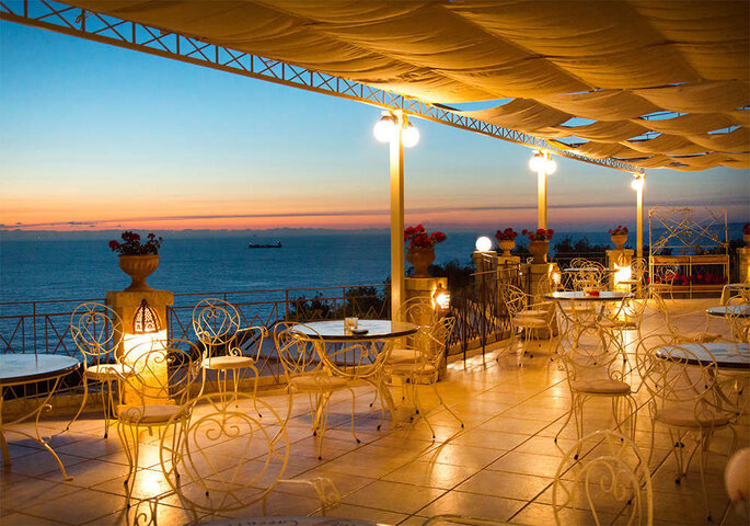 terrazza sul mare al tramonto CapoSperone Resort