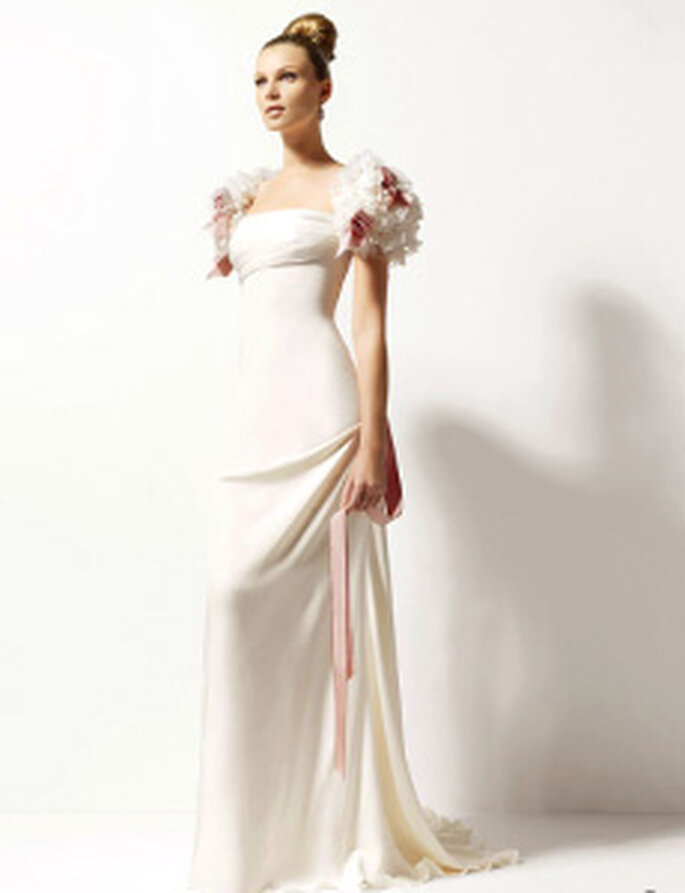 Christian Lacroix 2010 - Oasis, robe longue en crêpe de soie, manches courtes ballons ornées de fleurs, décolleté carré