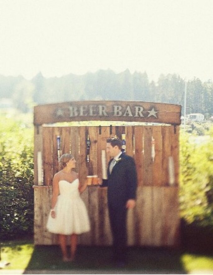 Poné un puesto de cerveza en tu boda - Fotos: Green Wedding Shoes