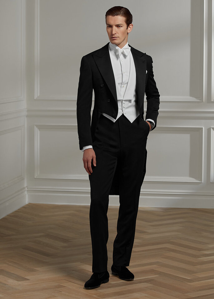 costume mariage chaqué marié homme tendance vintage trois pièce veste longue noeud papillon blanc et costume noir