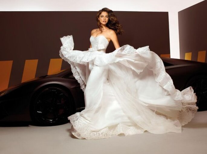 Elegantes vestidos de novia 2013 modelados por Irina Shayk - Foto Alessandro Angelozzi Facebook