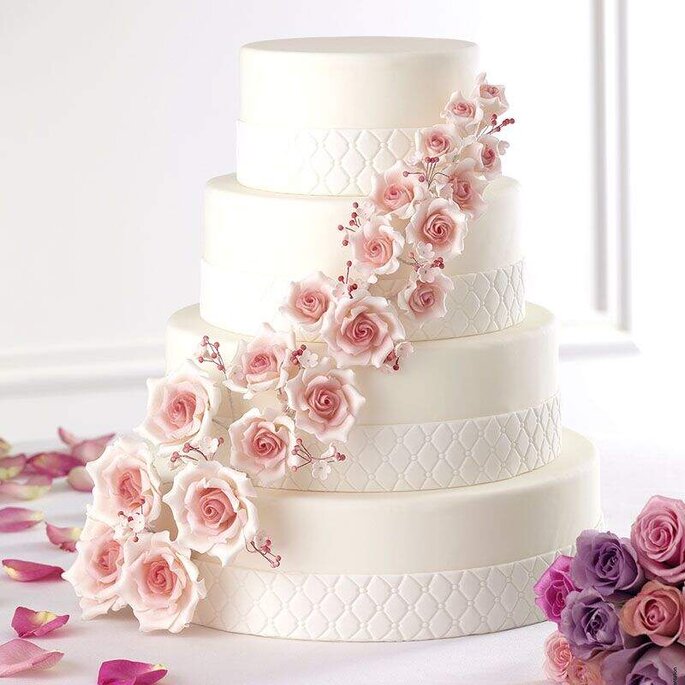gâteau pour mariage pièce montée élégante avec roses