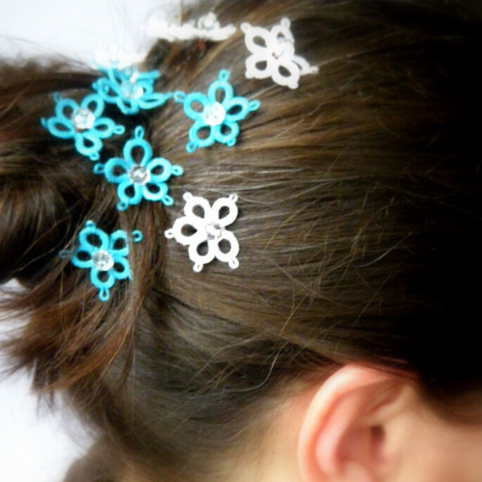 http://www.etsy.com/listing/93203915/bridal-hair-pins-6-handtatted-lace negozio: LaPerLaA