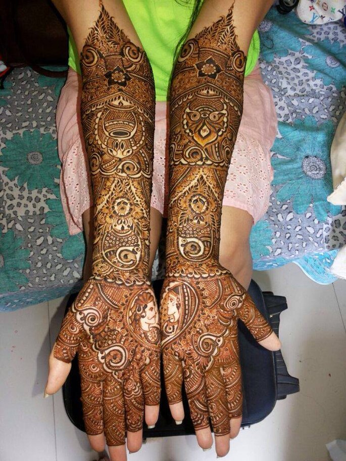 Mehndi Artist: Nirmala Asthana.