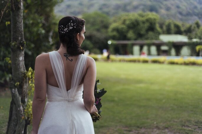 Vestido de noiva com decote nas costas