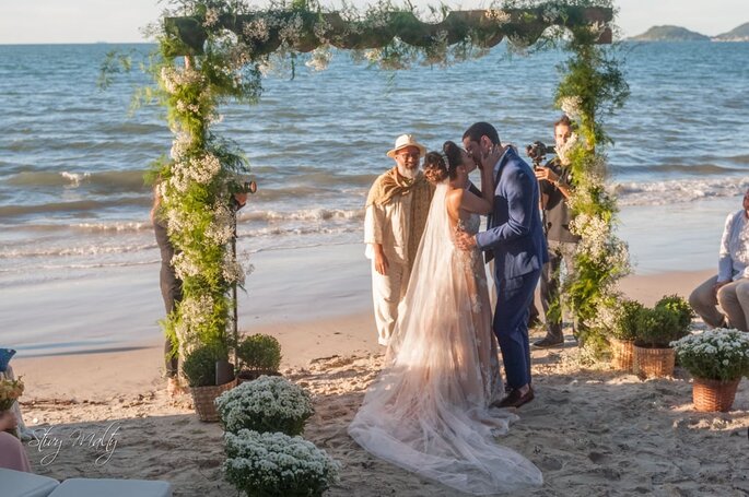 Destination wedding na beira da praia em Florianópolis