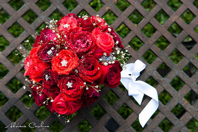 Accesorios para novias en rojo. Foto de Adriana Carolina.