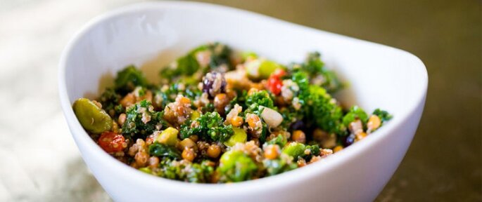 Photo : Salade de Kale, quinoa et cranberries - retrouvez la recette ici.