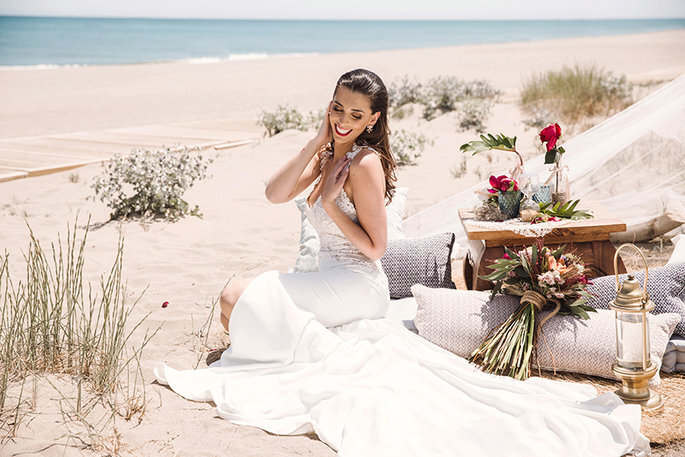 Cómo elegir vestido de novia para una boda en la playa en 5 pasos
